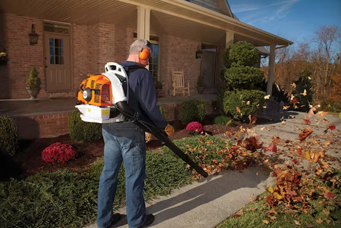 Roll Over to Zoom STIHL BR 350-Z 201 mph 436 CFM Gas Backpack Leaf Blower”.