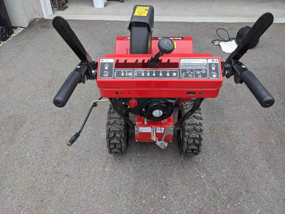 24 Yard Machines 2-Stage SNOW BLOWER 208CC Powermore Engine & Electric Start