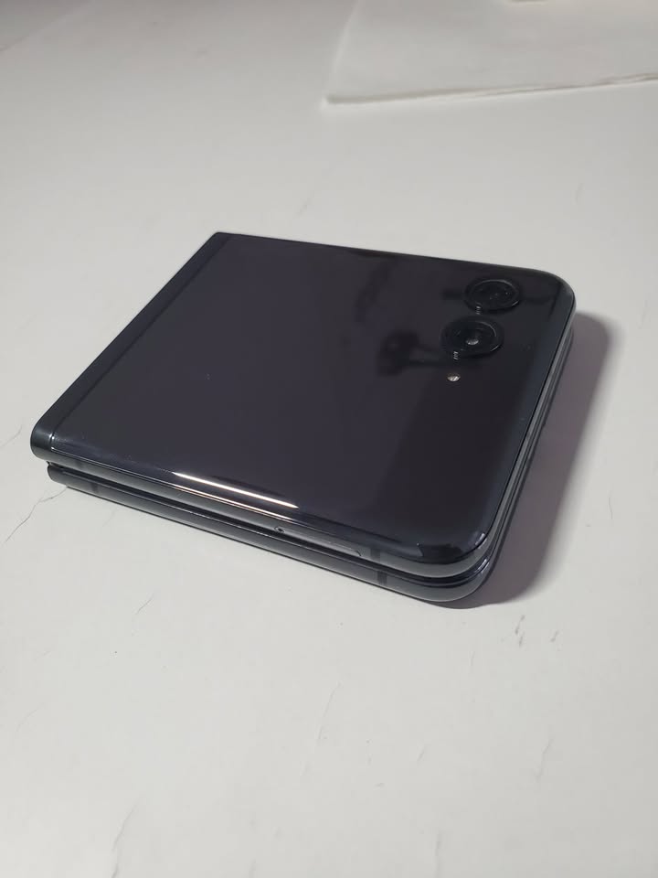 Motorola Razr+ (Plus) 5G 2023.