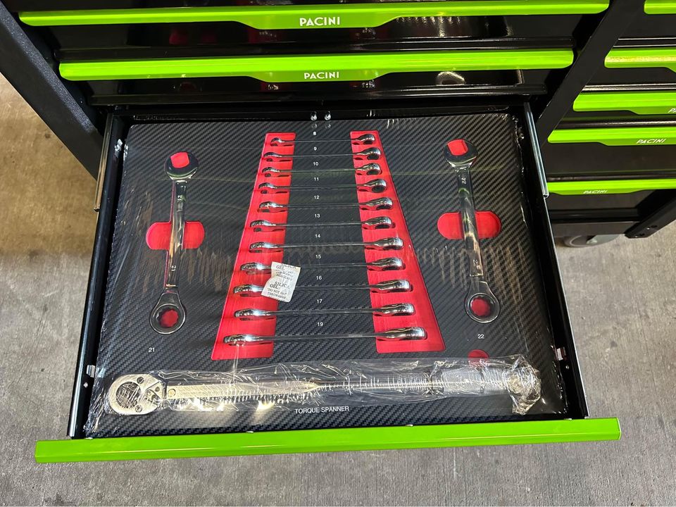 12 DRAWER TOOL BOX COMPLETE WITH 6 DRAWERS OF TOOLS