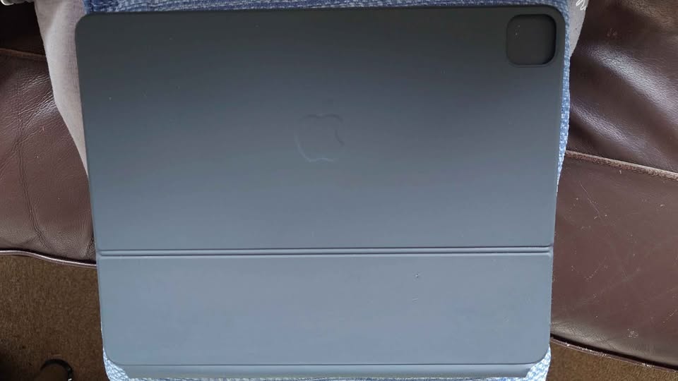 Apple iPad Pro 12.9inch M2 6th Gen 128WiFi + 5G. Official Apple magic keyboard. With original boxes