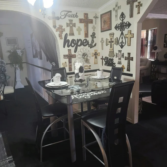 【Furniture】Mccready 4 - Person Counter Height Dining Set