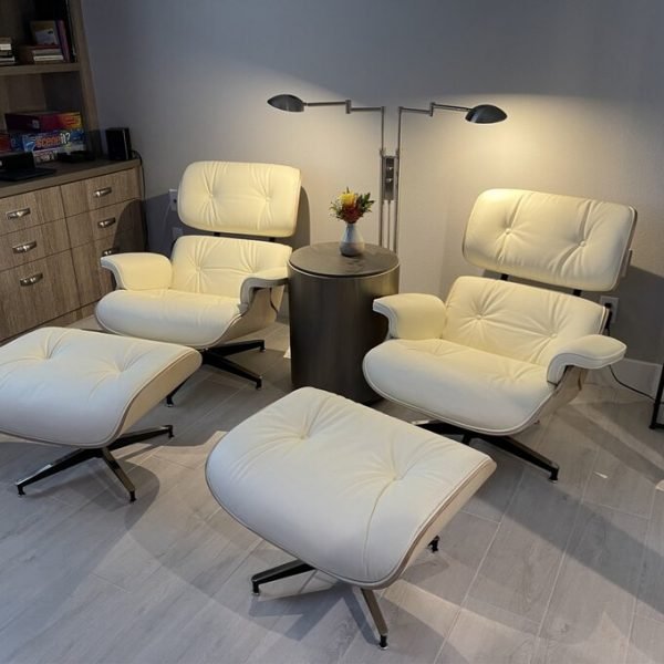 Echter Lederspeiser mit osmanischer, klassischer Lounge -Stuhl der Mitte des Jahrhunderts