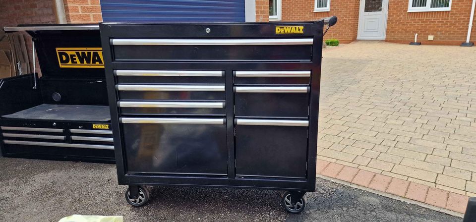 DeWALT 40 Roller cab toolbox & chest.