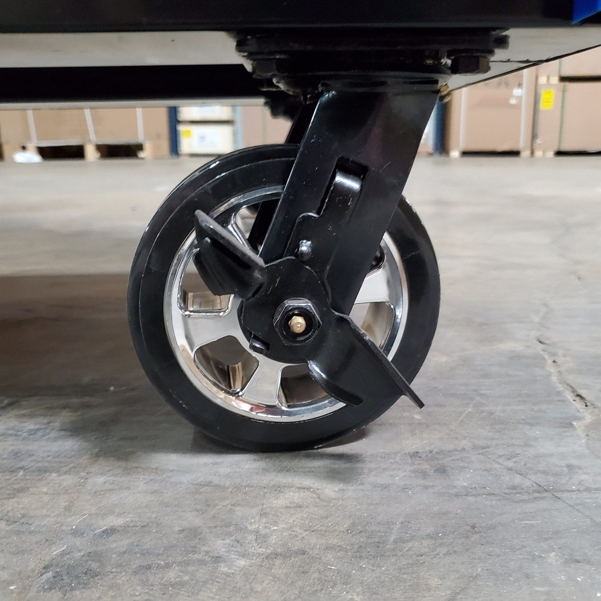 used toolboxScratch & Dent, Extreme Tools DX Series 72 x 21 Triple Bank Roller, Hutch & Side Locker Combo in Black-Blue