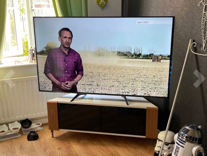 HISENSE 65U7QFTUK Quantum Series 65-inch 4K UHD HDR Smart TV with Freeview play