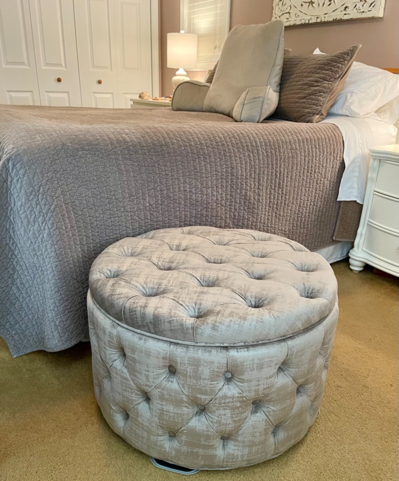 【Furniture】Homebeez Round Velvet Storage Ottoman, Button Tufted Footrest Stool Coffee Table